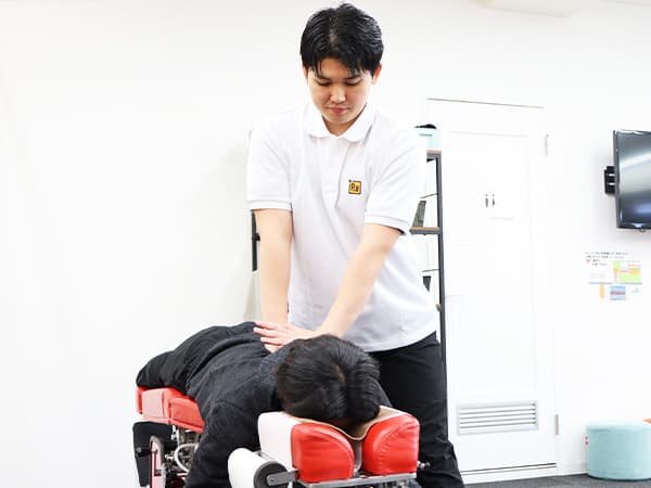 トムソンベッドでの施術