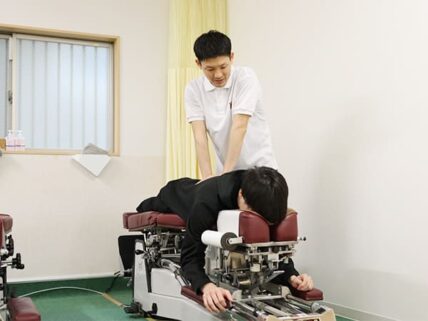 トムソンベッドでの施術