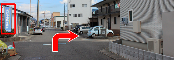 ２つ目の角を右折