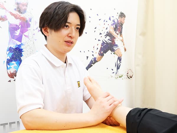 足の施術